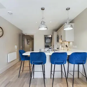Lesley House Apartment